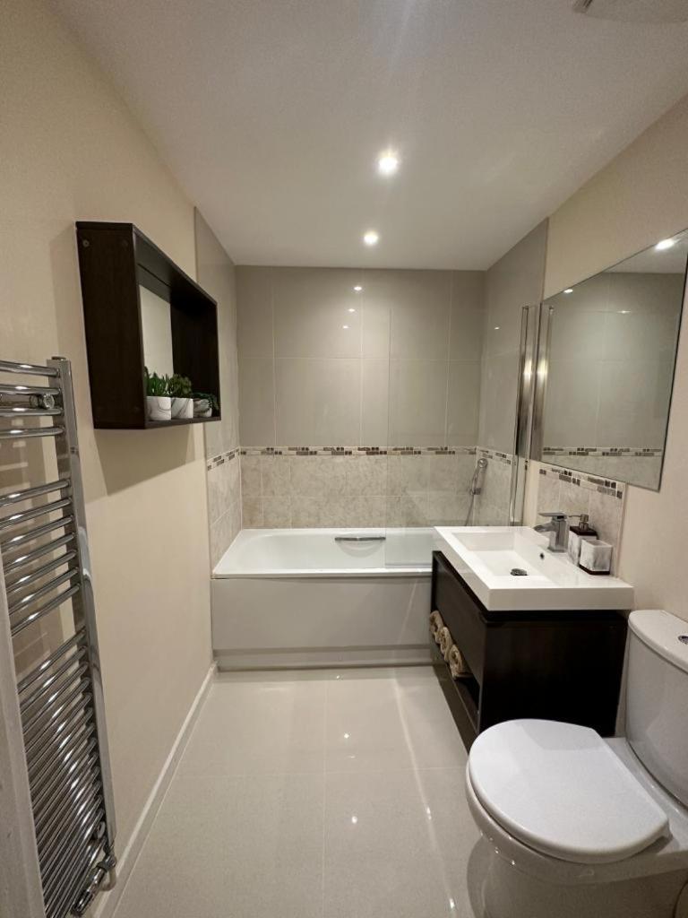 Modern Flat Apartment Watford  Exterior photo