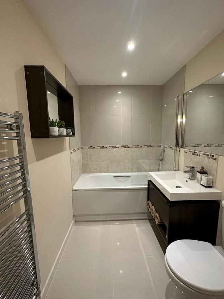 Modern Flat Apartment Watford  Exterior photo